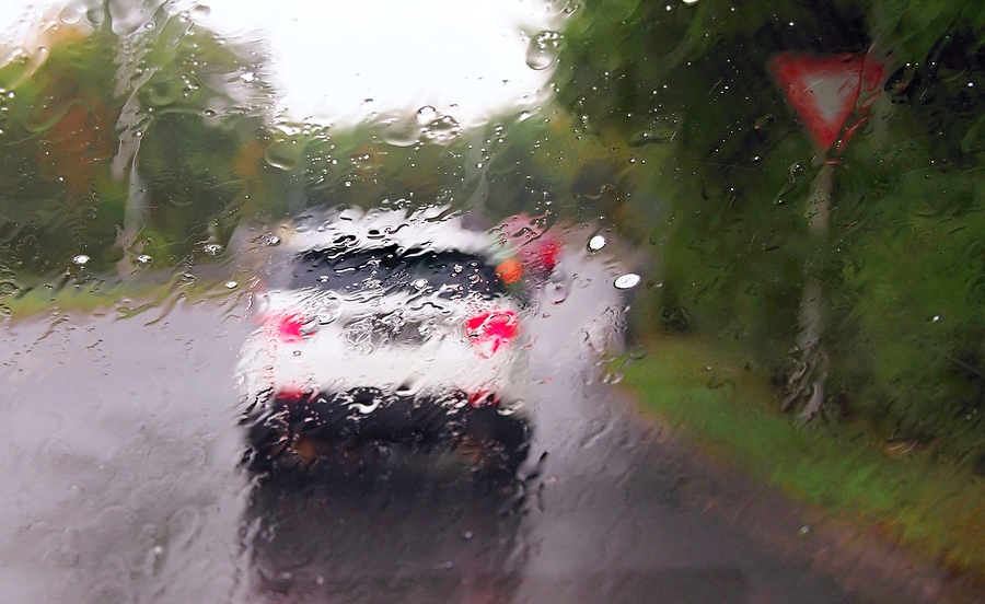 Follow These Tips to Stay Safe While Driving in Bad Weather